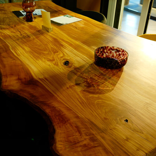 table-bois-massif-showroom
